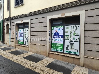 Locale commerciale in Vendita