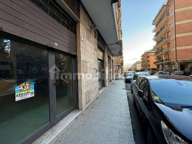 Locale commerciale in Vendita
