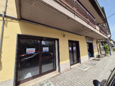 Locale commerciale in Vendita