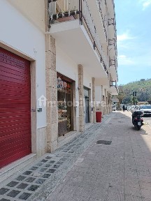 Locale commerciale in Vendita