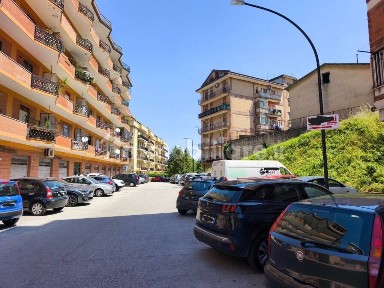 Locale commerciale in Vendita