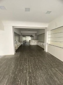 Attività commerciale in Affitto