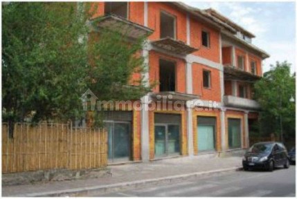 Locale commerciale in Vendita