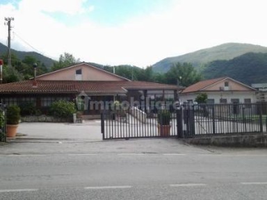 Locale commerciale in Vendita