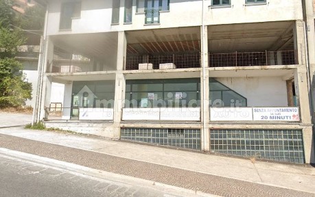 Locale commerciale in Vendita