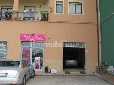 Locale commerciale in Vendita