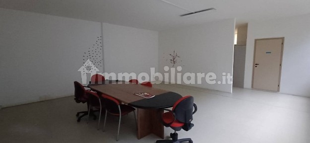 Locale commerciale in Vendita