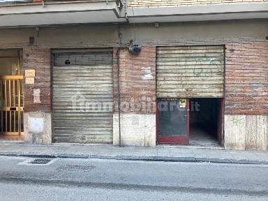 Magazzino all'asta, Delia