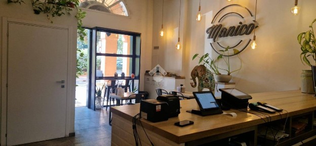 Locale commerciale in Vendita