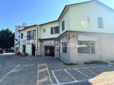 Locale commerciale in Vendita