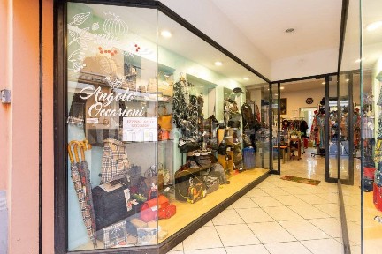 Locale commerciale in Vendita