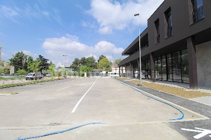 Locale commerciale in Vendita