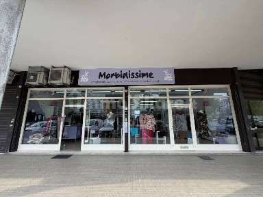 Negozio di abbigliamento in Vendita