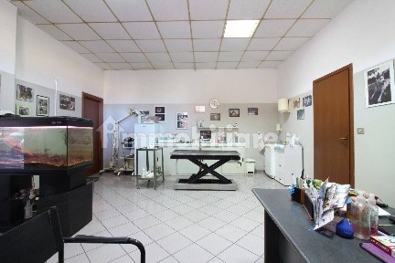 Locale commerciale in Vendita