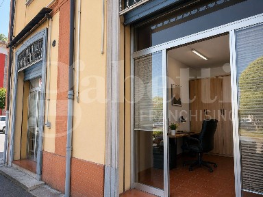 Locale commerciale in Vendita