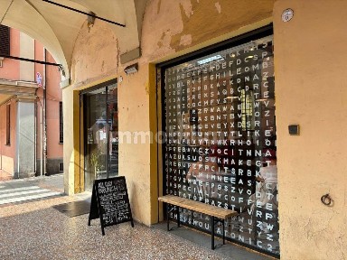 Locale commerciale in Vendita