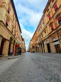 Locale commerciale in Vendita