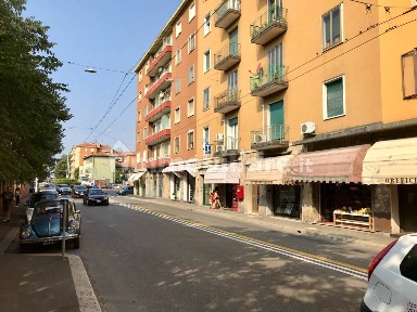 Locale commerciale in Vendita