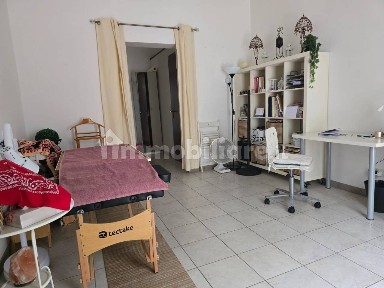 Locale con laboratorio in Vendita