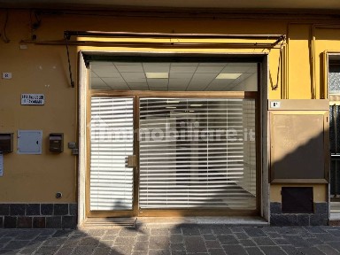 Locale commerciale con laboratorio in Vendita