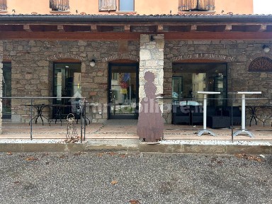 Locale commerciale in Vendita