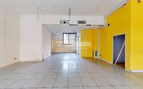 Locale commerciale in Vendita