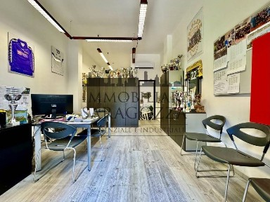 Locale commerciale in Vendita