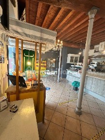 Locale commerciale in Vendita