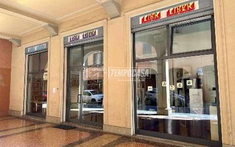 Locale commerciale in Vendita
