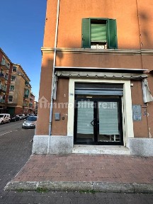 Locale commerciale in Vendita