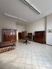 Locale commerciale in Vendita