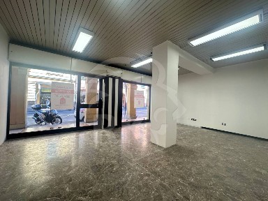 Locale commerciale in Vendita