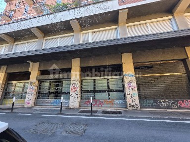 Locale commerciale in Vendita