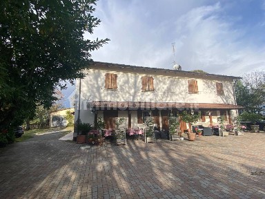 Locale commerciale in Vendita