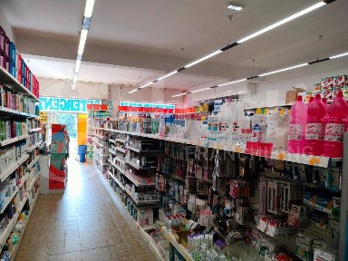 Locale commerciale in Vendita
