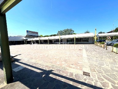 Locale commerciale in Vendita