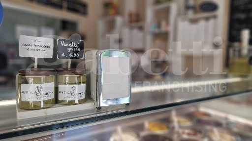 Gelateria con laboratorio in Vendita