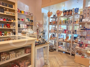 Locale commerciale in Vendita