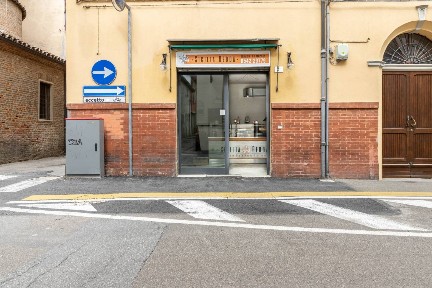 Locale commerciale in Vendita