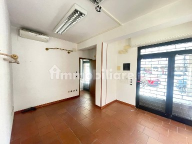 Locale commerciale in Vendita