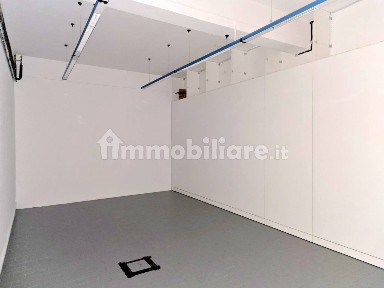 Locale commerciale in Vendita