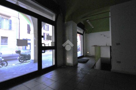 Locale commerciale in Vendita