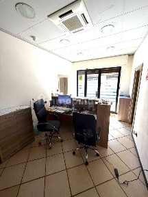 Locale commerciale in Vendita
