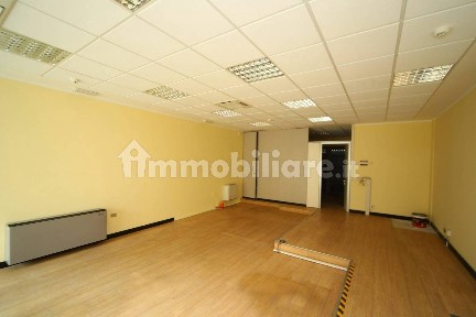 Locale commerciale in Vendita