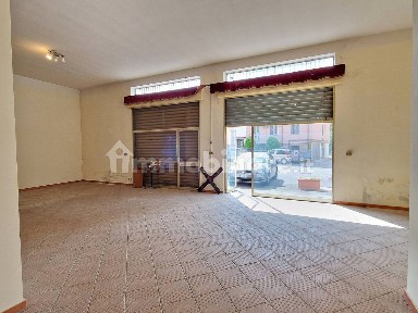 Locale commerciale in Vendita