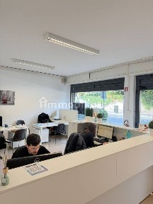 Locale commerciale in Vendita