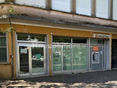 Locale commerciale in Vendita