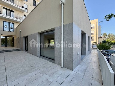 Locale commerciale in Vendita