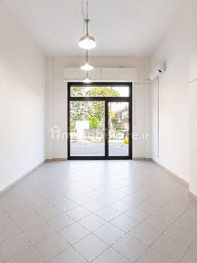 Locale commerciale in Vendita