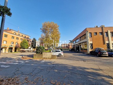 Locale commerciale in Vendita